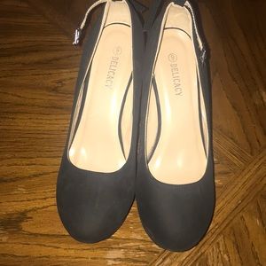 Black closed toed wedges